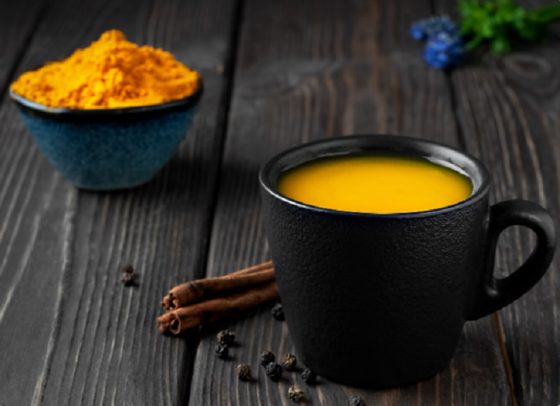 Nước nghệ đun sôi giúp giảm triệu chứng khó chịu do viêm dạ dày