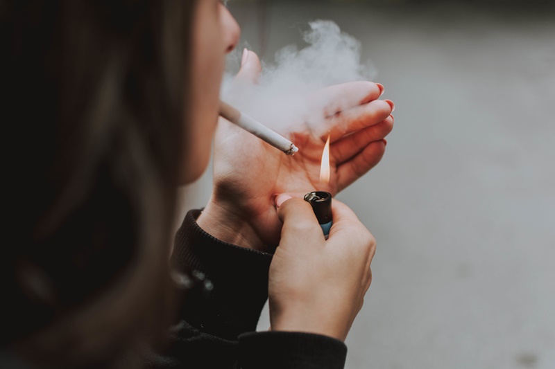 Hút thuốc lá có thể làm tăng nguy cơ bị ung thư phổi tế bào nhỏ