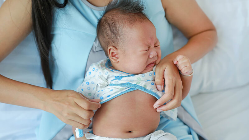 Hệ tiêu hóa non nớt của trẻ có thể là nguyên nhân khiến trẻ bị tiêu chảy khi đổi sữa 