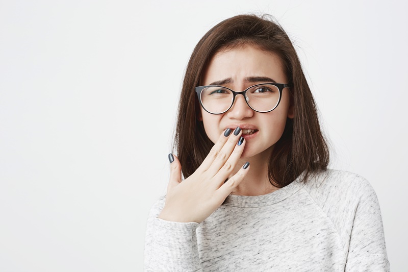 Triệu chứng ung thư khoang miệng khiến người bệnh gặp nhiều khó khăn trong ăn uống, sinh hoạt