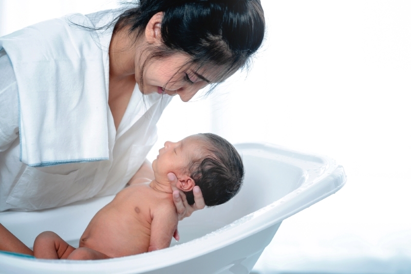 Trẻ sơ sinh có nên tắm hàng ngày không - câu trả lời tùy thuộc vào từng đối tượng 