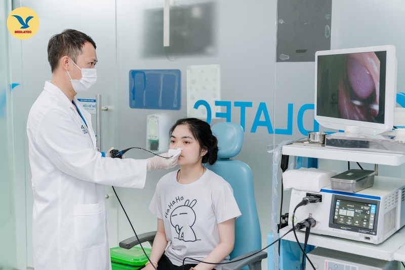 Bạn nên đến thăm khám bác sĩ nếu cơn đau kéo dài nhiều ngày và không có dấu hiệu thuyên giảm