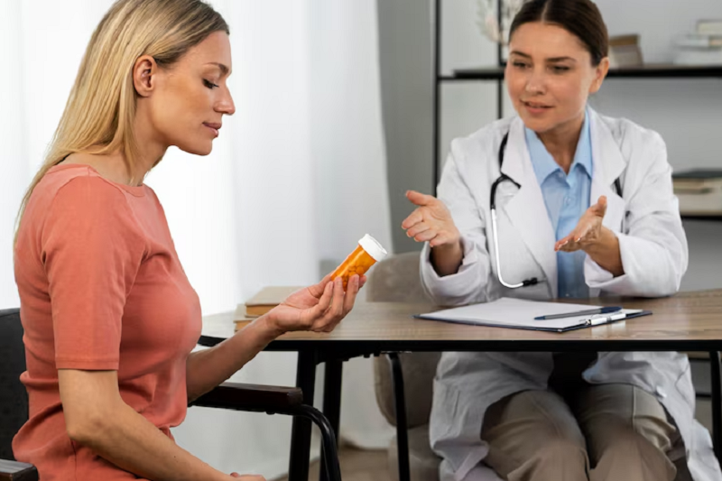 Người bệnh cần tham khảo bác sĩ chuyên khoa để biết tác dụng của glucosamine và cách sử dụng an toàn