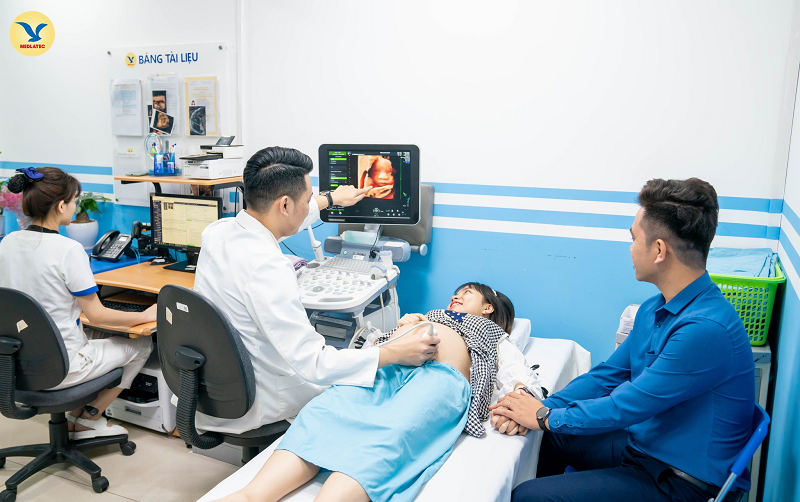 Quá trình khám thai cùng bác sĩ chuyên khoa giúp phát hiện sớm nguy cơ tinh hoàn ẩn ở thai nhi