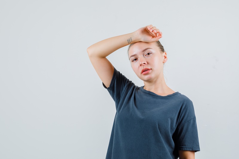 Đổ nhiều mồ hôi là triệu chứng nghiêm trọng khi nhiễm bệnh sốt xuất huyết