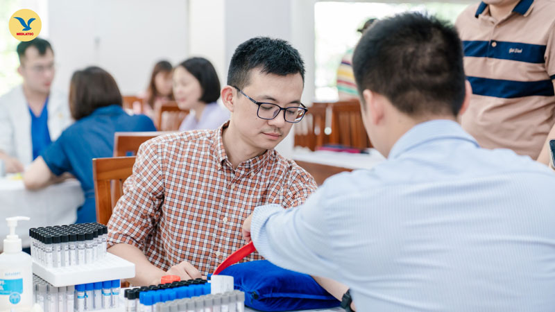 Bạn nên mặc trang phục thoải mái và đi khám vào buổi sáng