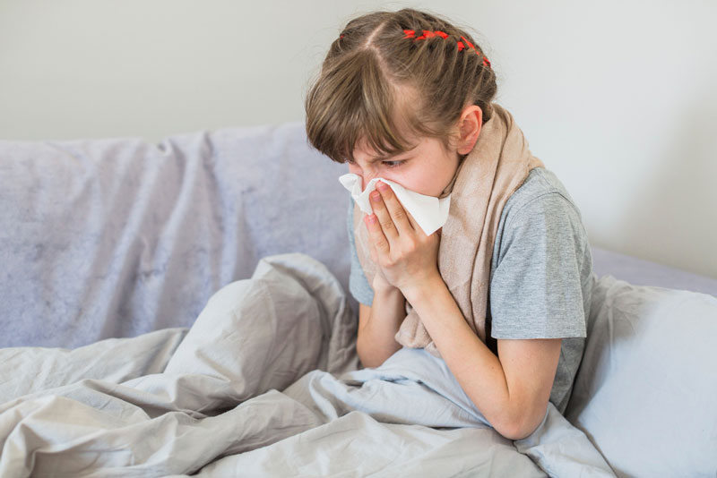Sự xâm nhập của một số loại virus là nguyên nhân chính gây viêm đường hô hấp trên ở trẻ