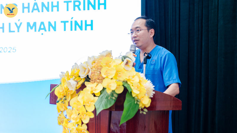 Ông Lê Minh Đức - Trạm trưởng Trạm Y tế phường Sơn Tây phát biểu tại hội nghị 