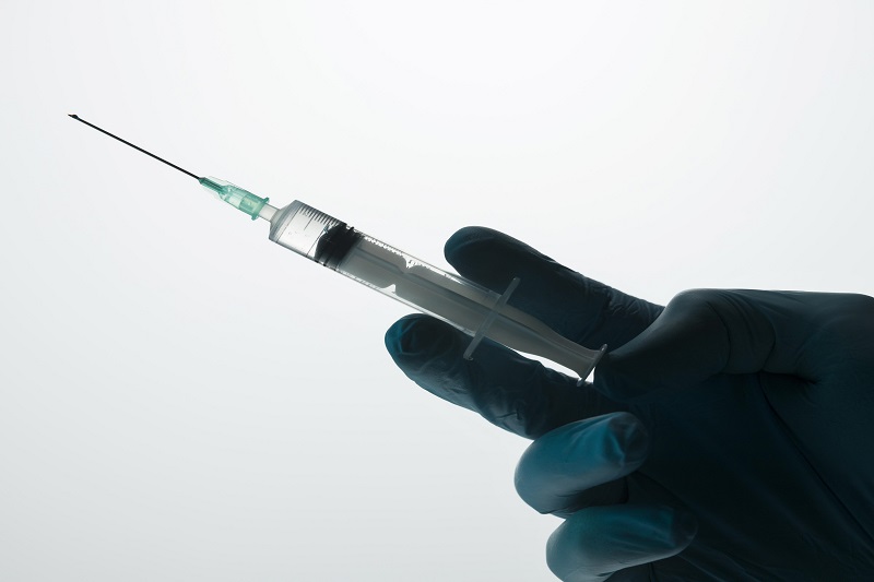 Tiêm corticoid là phương pháp điều trị hàng đầu nếu không đáp ứng điều trị bảo tồn.