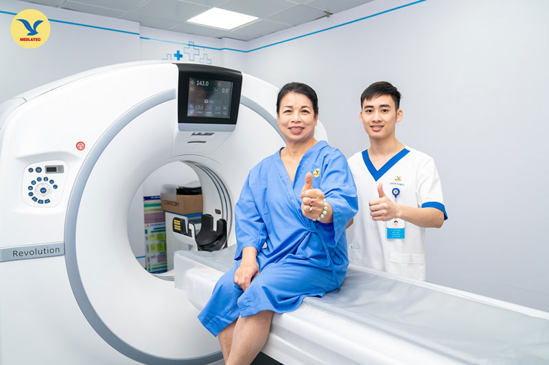 Khi nhận thấy dấu hiệu bất thường tại vùng vú, chị em nên đi khám tại cơ sở y tế uy tín