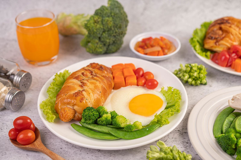 Chia thành nhiều bữa nhỏ trong ngày là một trong những cách chữa đầy hơi cho bà bầu nhanh nhất