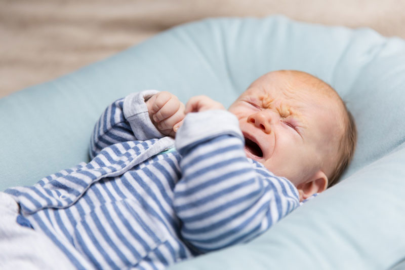 Trẻ khóc nhiều giờ liền là tình trạng bất thường mẹ cần lưu tâm