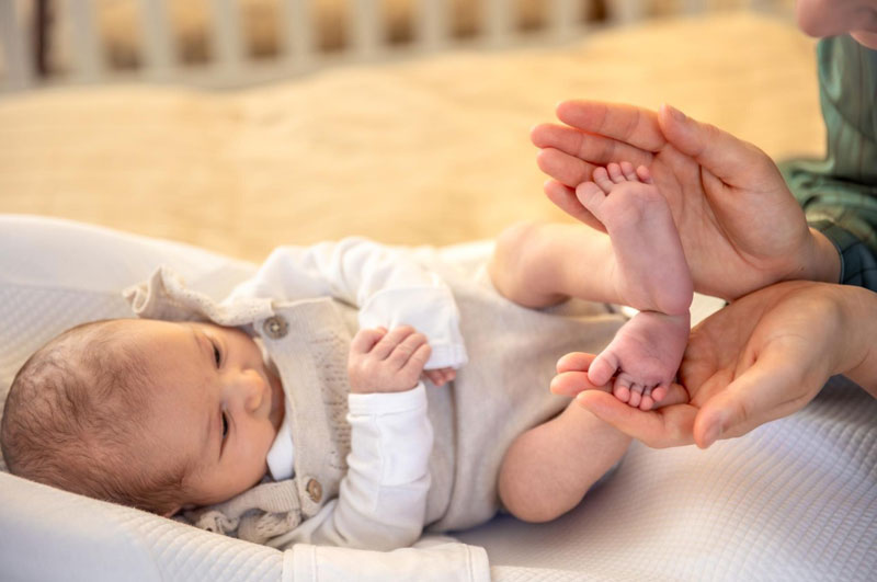 Thay đổi tư thế có thể giúp bé thoải mái hơn