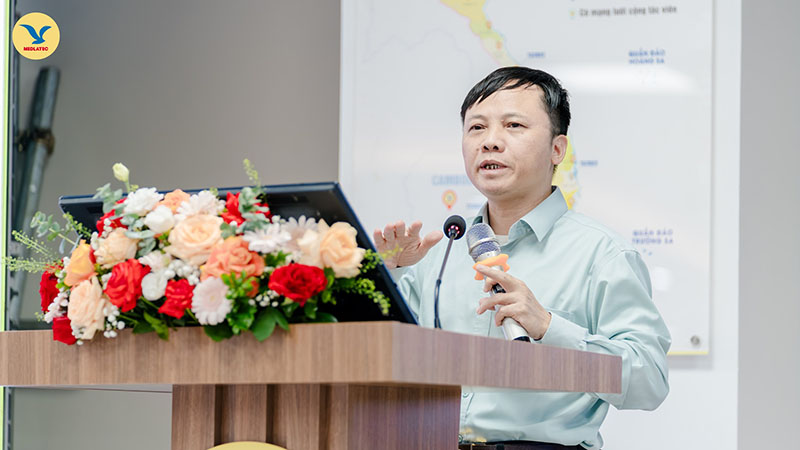 PGS.TS Nguyễn Thái Sơn - Giám đốc Hệ thống Xét nghiệm MEDLATEC trình bày báo cáo tại Hội nghị