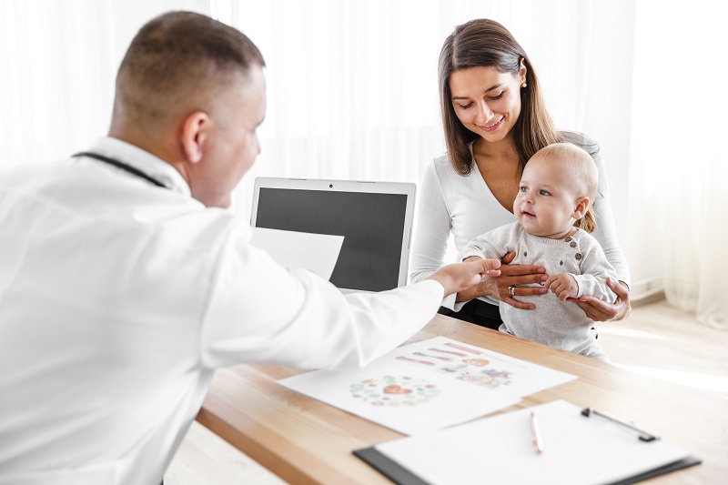 Trẻ nhỏ có dấu hiệu vùi dương vật cần được thăm khám, đánh giá bởi bác sĩ chuyên khoa