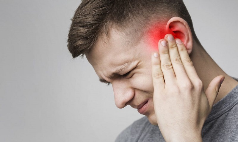 Lấy ráy tai có thể gây thủng màng nhĩ, kèm theo nhiều biến chứng nguy hiểm. Ảnh minh họa, nguồn Internet 
