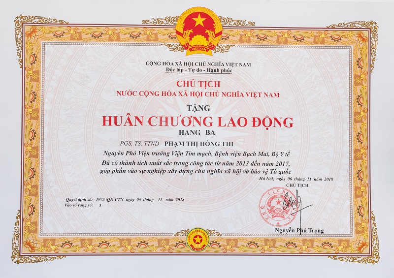 Những cống hiến không ngừng nghỉ của PGS đã được Đảng và Nhà nước ghi nhận bằng nhiều danh hiệu cao quý, trong đó có Huân chương Lao động hạng Ba 
