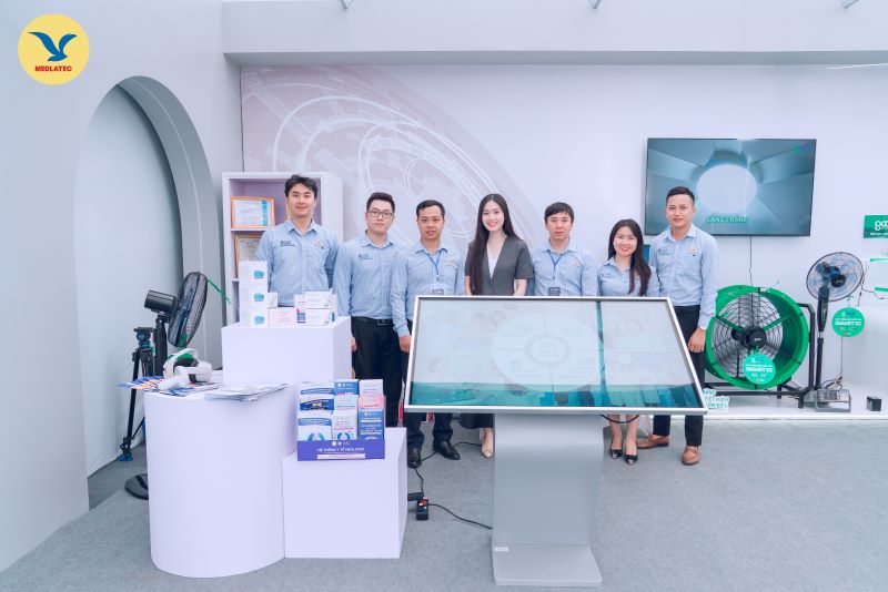 Đoàn cán bộ MEDLATEC chụp ảnh lưu niệm tại sự kiện 