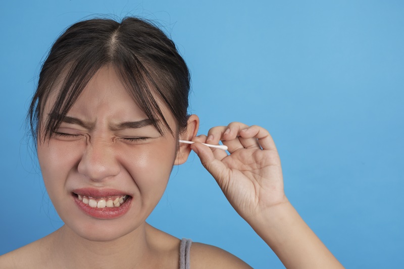 Vệ sinh tai không đúng cách dễ gây hình thành u bã đậu ở tai 