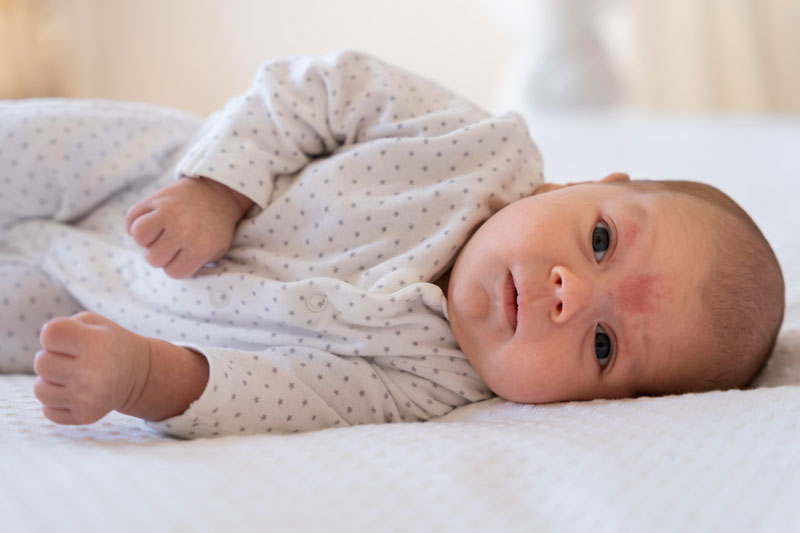 Trẻ dưới 6 tháng tuổi có thể bị kích ứng nếu uống nước dừa