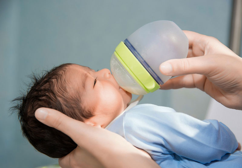 Hâm nóng sữa không đúng cách dễ làm hao hụt dưỡng chất