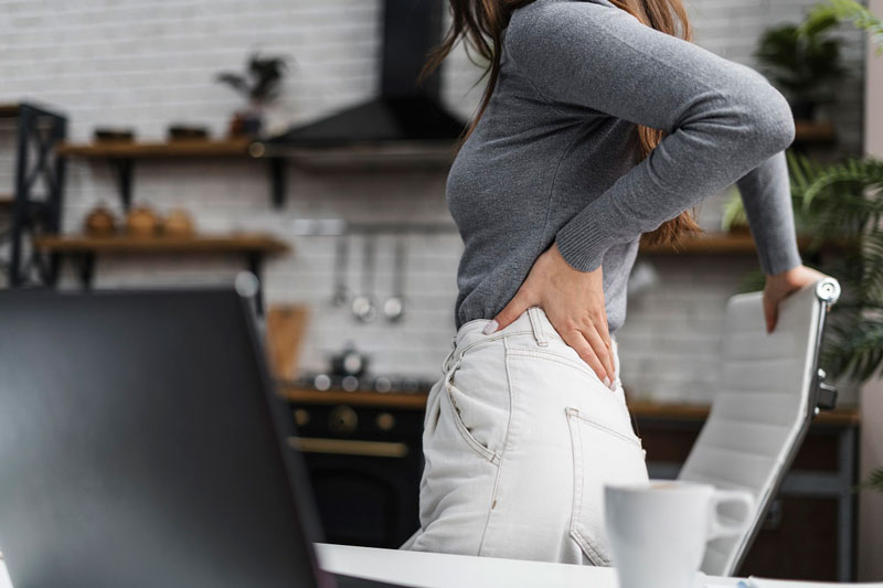 Đau thần kinh tọa khiến việc cúi gập hay xoay người đều đau đớn