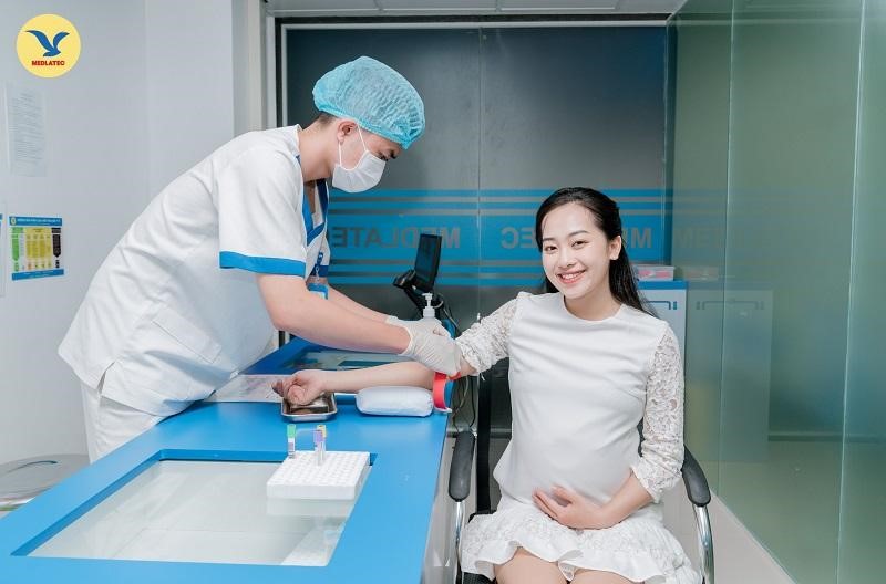 Xét nghiệm thai kỳ không chỉ giúp xác định tình trạng sức khỏe của mẹ, mà còn kiểm tra sự phát triển của thai nhi