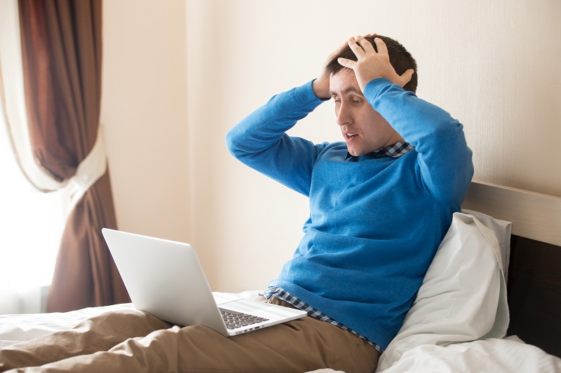Ngủ trưa quá lâu sau khi thức giấc dễ gặp phải tình trạng đau đầu