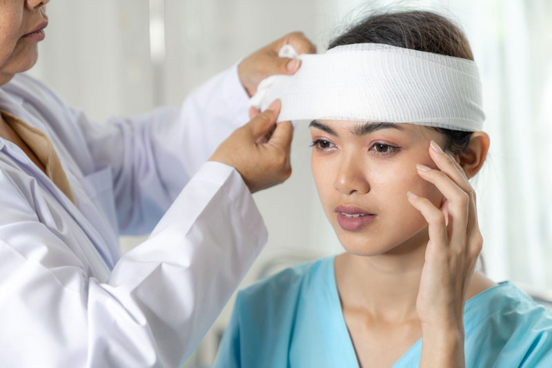 Chấn thương vùng đầu có thể là nguyên nhân dẫn đến teo não