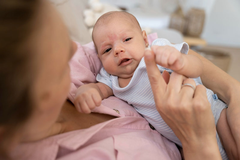 Ngứa ngáy khó chịu khiến trẻ hay quấy khóc 
