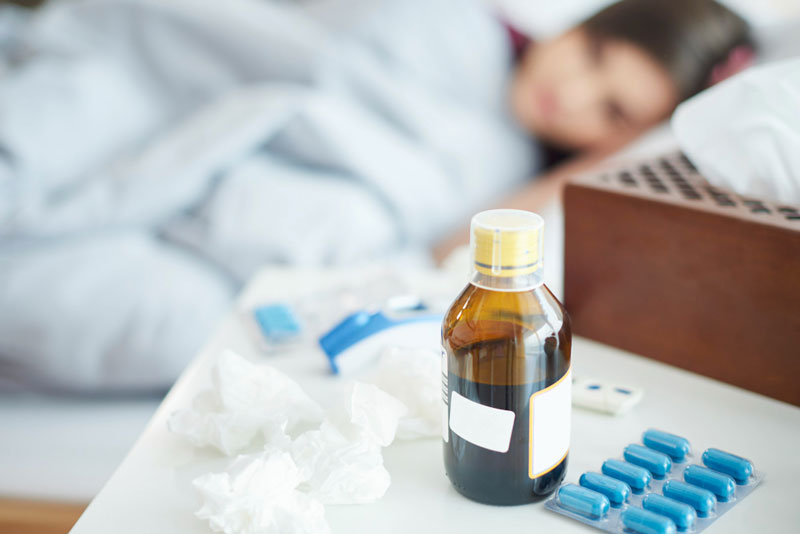 Người bệnh có thể được kê một số loại thuốc giúp hạ sốt 
