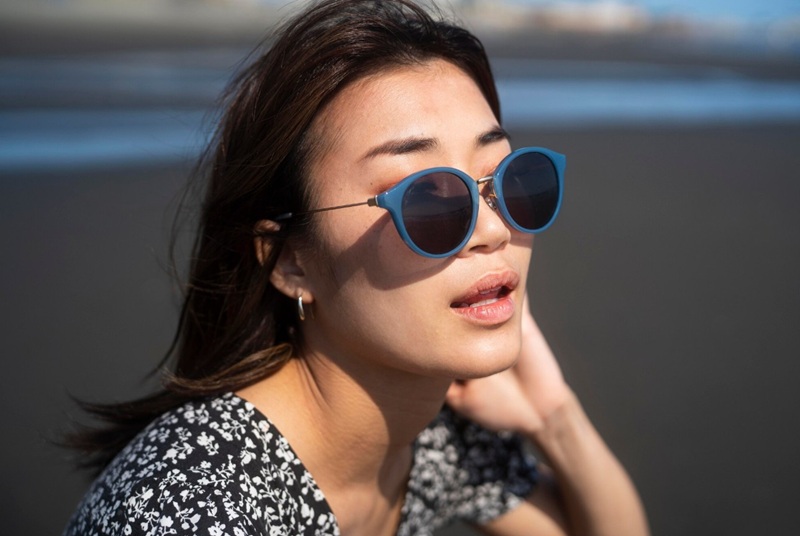 Đeo kính râm giúp bảo vệ mắt