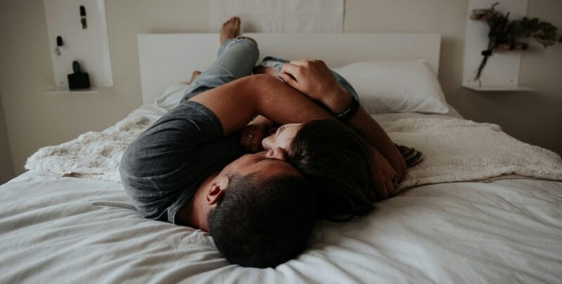 Quan hệ tình dục là một trong những con đường lây truyền HIV phổ biến nhất 