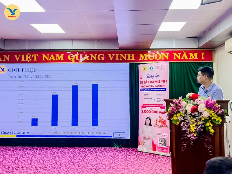 BS. Trần Văn Thụ - Trưởng khoa Chẩn đoán hình ảnh, Bệnh viện Đa khoa MEDLATEC trình bày báo cáo “Tối ưu hóa hệ thống máy chụp cắt lớp vi tính trong thực hành lâm sàng tại Trung tâm Y tế Quế Võ.”