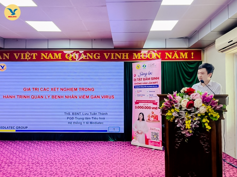 ThS.BSNT Lưu Tuấn Thành - Phó Giám đốc Trung tâm Tiêu hóa MEDLATEC trình bày báo cáo “Giá trị các xét nghiệm trong hành trình quản lý bệnh nhân viêm gan virus”