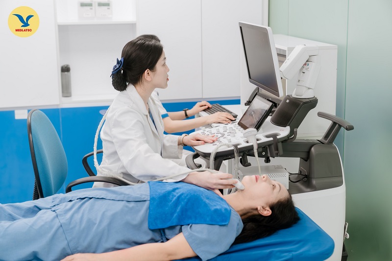Siêu âm giúp đánh giá ban đầu nang tuyến giáp có nguy hiểm không