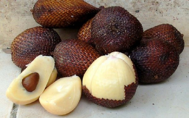 Khi thưởng thức quả mây bạn đọc lưu ý cần bỏ hạt 