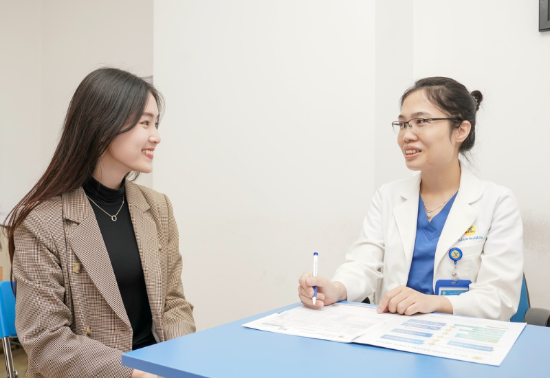 Khi mắc u nang buồng trứng, chị em nên thăm khám và theo dõi định kỳ