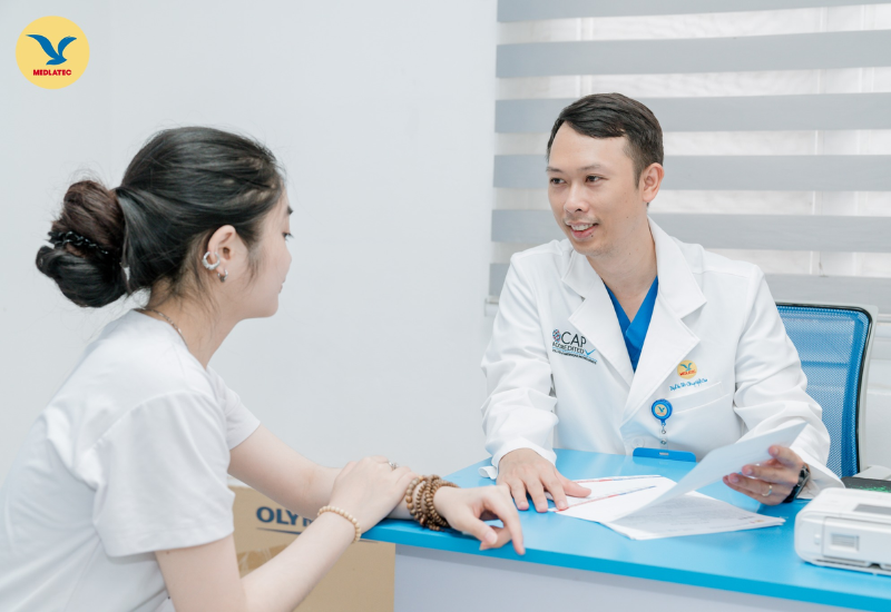 Tốt nhất, người bệnh nên tìm đến những cơ sở y tế uy tín để được thăm khám và điều trị