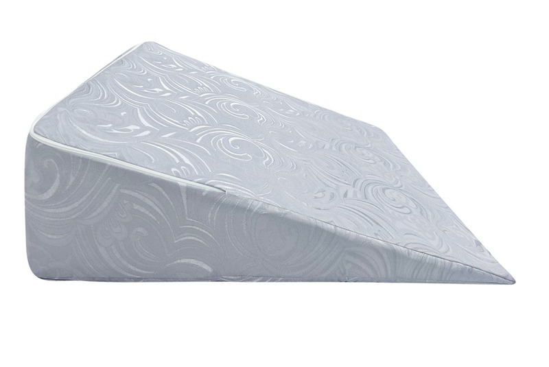 Gối trào ngược có thiết kế đặc biệt với độ dốc từ 15 - 30 độ