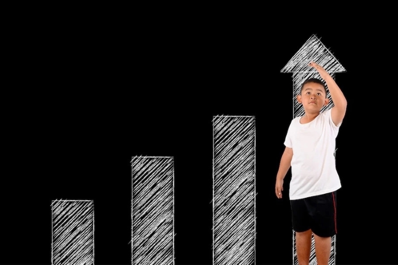 Chiều cao và cân nặng của trẻ sẽ thay đổi rõ rệt khi bước vào tuổi dậy thì ở nam 