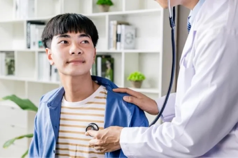 Việc chủ động thăm khám là cần thiết khi cơ thể xuất hiện triệu chứng bất thường ở giai đoạn tuổi dậy thì 