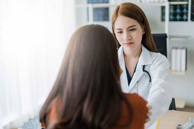 Khám lâm sàng giúp bác sĩ đánh giá ban đầu mức độ bệnh
