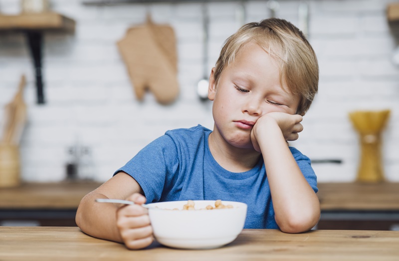 Sưng nướu răng khiến trẻ khó khăn khi ăn uống