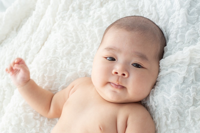 Trẻ sơ sinh có thể bị rụng tóc vành khăn 
