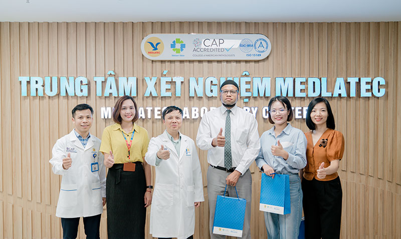 Đoàn công tác của Đại sứ quán Hoa Kỳ đến tham quan và làm việc tại Trung tâm Xét nghiệm MEDLATEC 