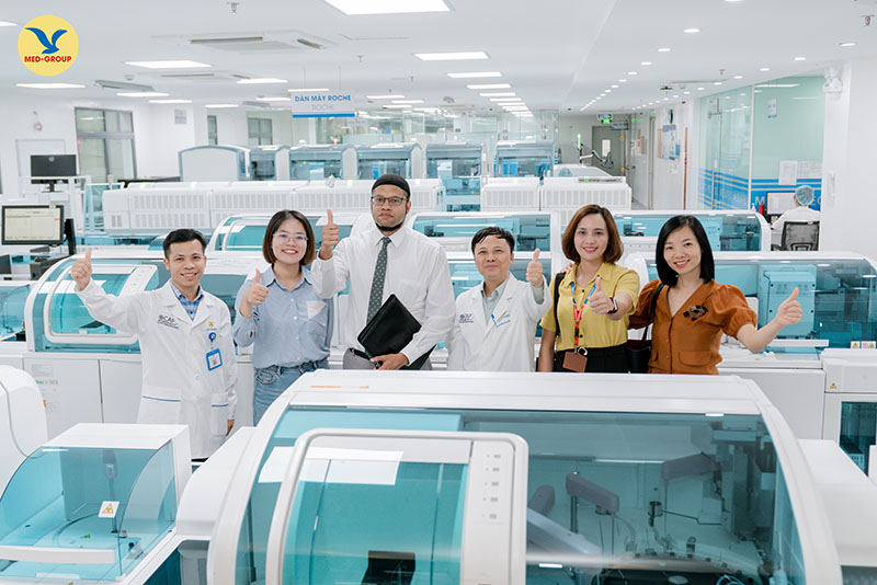 Sau khi tham quan, đoàn công tác đánh giá cao với quy mô và chất lượng của Trung tâm Xét nghiệm MEDLATEC 