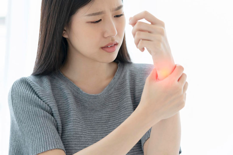 Lornoxicam giúp giảm nhẹ cơn đau do viêm khớp dạng thấp