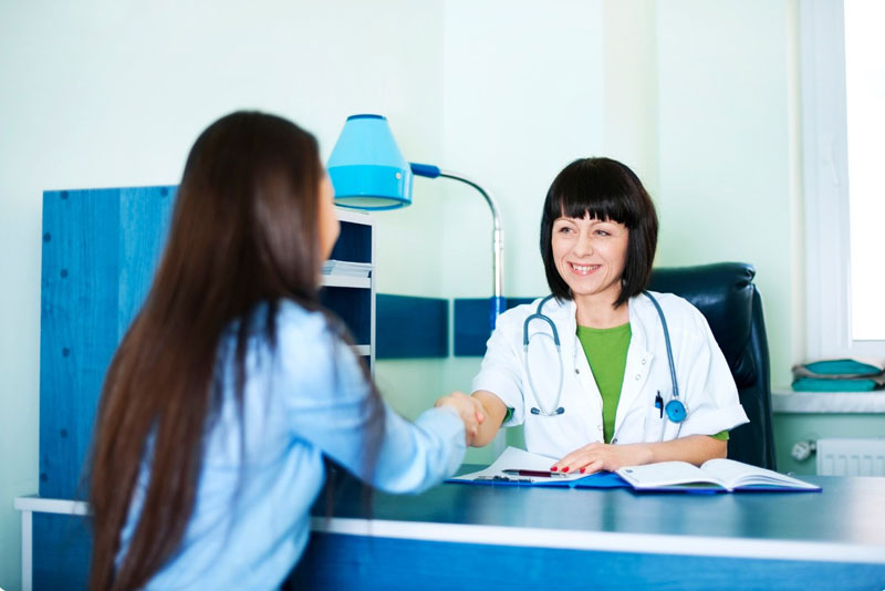 Mẹ nên đi thăm khám nếu có những dấu hiệu bất thường khi mất sữa