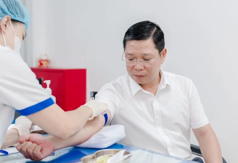 Bạn nên thăm khám sức khỏe định kỳ hoặc đi khám ngay khi xuất hiện dấu hiệu nghi ngờ có u tại tuyến thượng thận